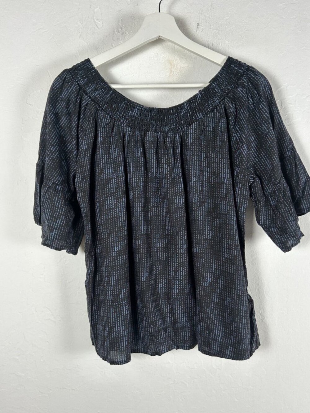 Prana Womens Black Blue Patterned Tencel Smocked Off-Shoulder Blouse Large NWOT